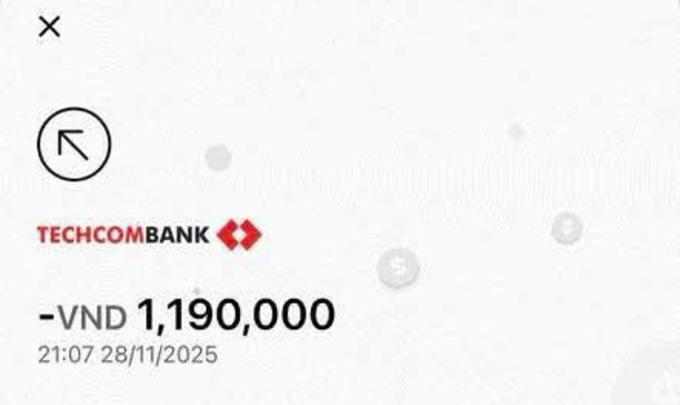 Ảnh chụp lịch sử chuyển khoản được đính kèm cùng bài đăng.