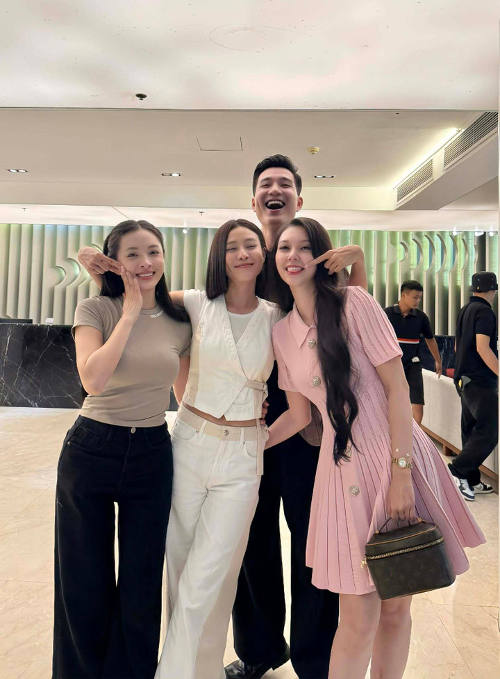 Tuy vậy, nữ diễn viên vẫn giữ được sự bình tĩnh trước những luồng chỉ trích. Cô chia sẻ rằng khán giả đang ghét Nga chứ không phải ghét diễn viên, và cô tin rằng việc nhân vật tạo cảm xúc mạnh cho người xem là dấu hiệu cho thấy mình nhập vai trọn vẹn.