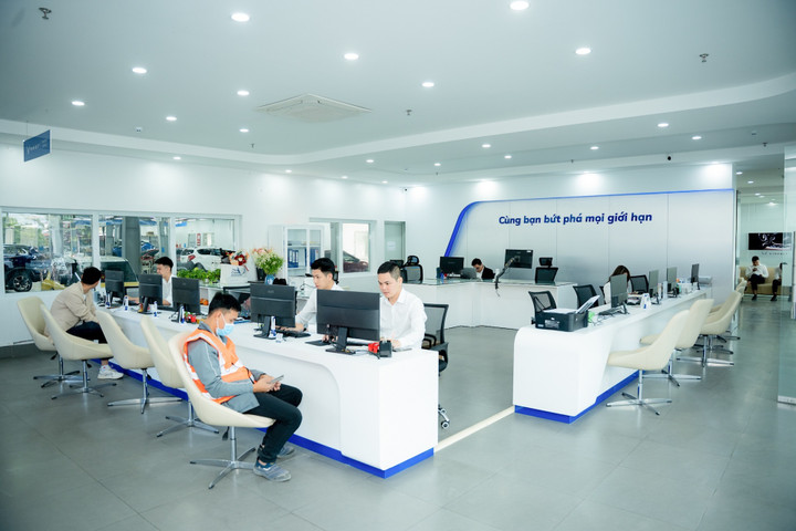 VinFast dự kiến sẽ đạt 400 xưởng dịch vụ trên toàn quốc vào cuối năm nay, đảm bảo đáp ứng hoàn hảo mọi nhu cầu của khách hàng.