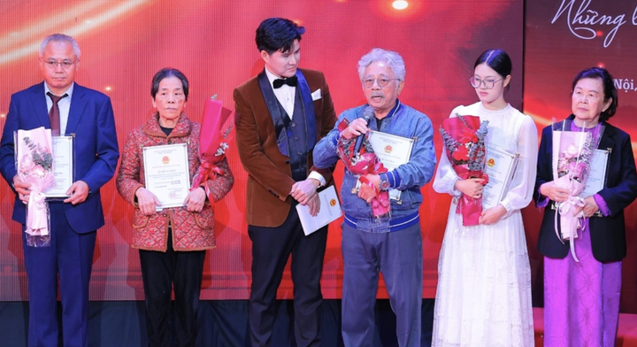 Nhà văn Chu Lai xúc động khi tác phẩm "Mưa đỏ" được vinh danh.