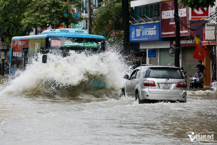 Ngập úng là một trong 4 vấn đề nổi cộm. (Ảnh: Đình Thành)
