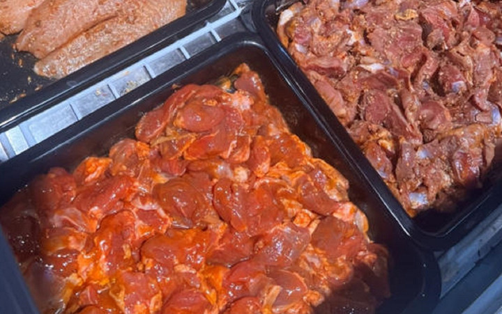 Các loại thịt ướp sẵn nhiều khi chứa các loại phụ gia có hại cho sức khoẻ.