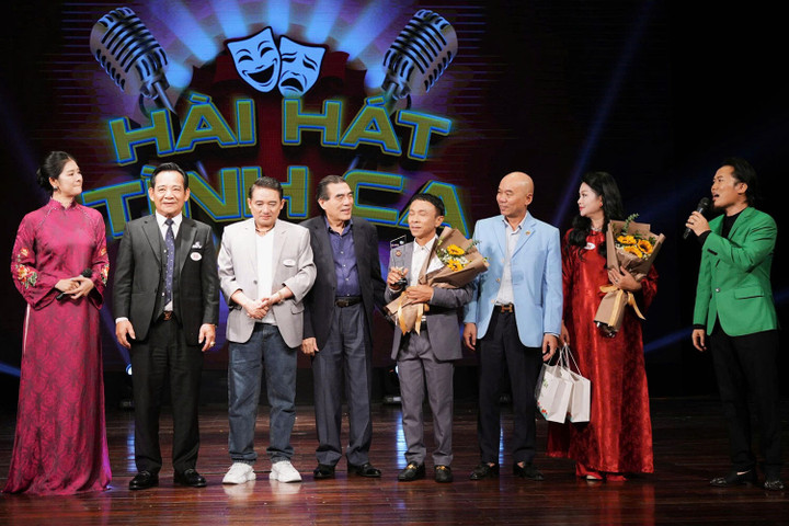 «ចម្រៀងស្នេហាកំប្លែង» ប្រមូលផ្តុំតារាកំប្លែងល្បីៗជាច្រើនដួង។