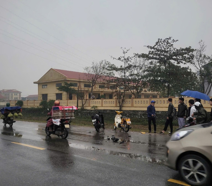 Khu vực nơi xảy ra vụ tai nạn giữa 2 xe máy làm 3 học sinh ở Quảng Trị thương vong.