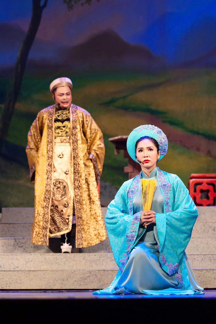 NSƯT Như Huỳnh vào vai Hồ Xuân Hương trong vở cải lương "Đêm cuối.