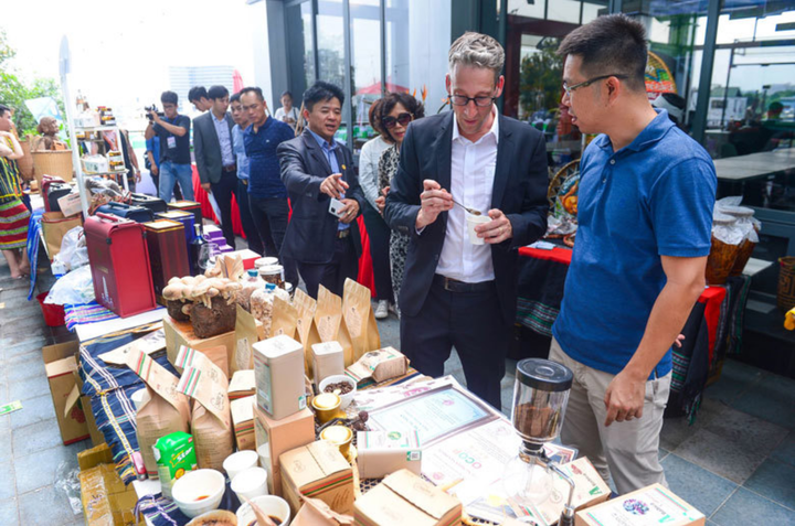 Nông sản Lâm Đồng cũng được biết đến nhiều hơn thông qua giao lưu kinh tế, đầu tư và du lịch. (Ảnh: Tuấn Linh)