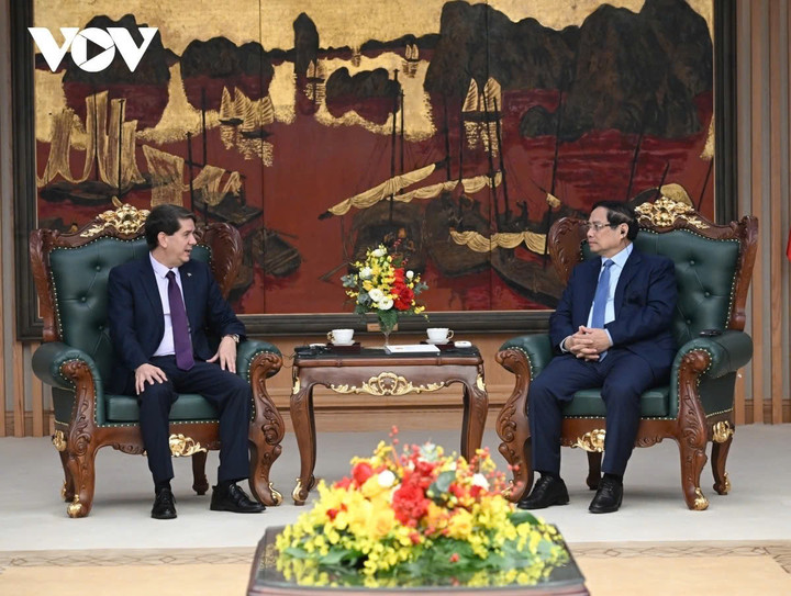 Thủ tướng Phạm Minh Chính và Chủ tịch hãng Thông tấn Mỹ - Latinh của Cuba.