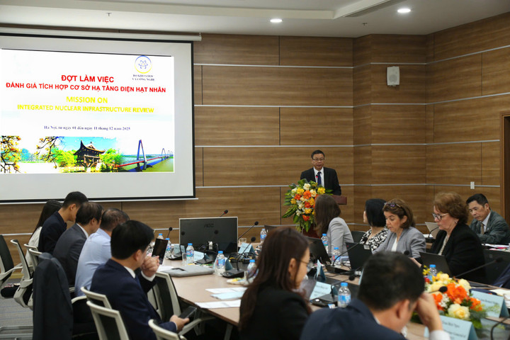 ທ່ານ​ຮອງ​ລັດຖະມົນຕີ​ກະຊວງ​ວິທະຍາສາດ ​ແລະ ​ເຕັກ​ໂນ​ໂລ​ຊີ Le Xuan Dinh ​ໄດ້​ເຂົ້າ​ຮ່ວມ ​ແລະ ກ່າວ​ຄຳ​ເຫັນ​ທີ່​ກອງ​ປະຊຸມ​ໃນ​ຕອນ​ເຊົ້າ​ວັນ​ທີ 1/12. (ພາບ: ກະຊວງ​ວິທະຍາສາດ ​ແລະ ​ເຕັກ​ໂນ​ໂລ​ຢີ)