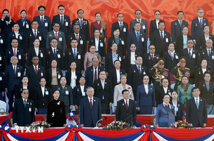 Tổng Bí thư Tô Lâm và Phu nhân dự Lễ kỷ niệm 50 năm Quốc khánh nước CHDCND Lào (2/12/1975 - 2/12/2025) và kỷ niệm 105 năm Ngày sinh Chủ tịch Kaysone Phomvihane. (Ảnh: Thống Nhất/TTXVN)