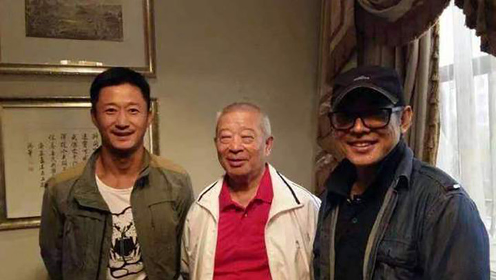 Ngô Kinh và Lý Liên Kiệt chụp ảnh với Ngô Bân