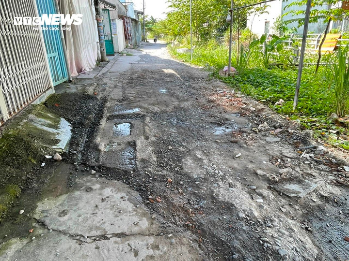 Ghi nhận của phóng viên Báo Điện tử VTC News, rạch Mương Củi thuộc ranh giới giữa phường An Khánh (cũ) và Hưng Lợi (cũ), nay thuộc phường Tân An trải dài từ mương lộ 91B đến rạch Đầu Sấu. Trên toàn tuyến đường còn nằm ngổn ngang, nhiều đoạn dang dở, nước lên bốc mùi hôi thối.