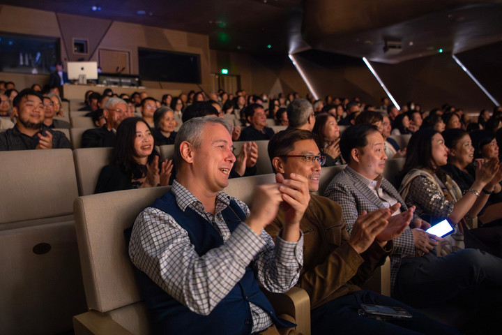 Khán giả bày tỏ sự trân trọng dành cho màn trình diễn của các nghệ sĩ.