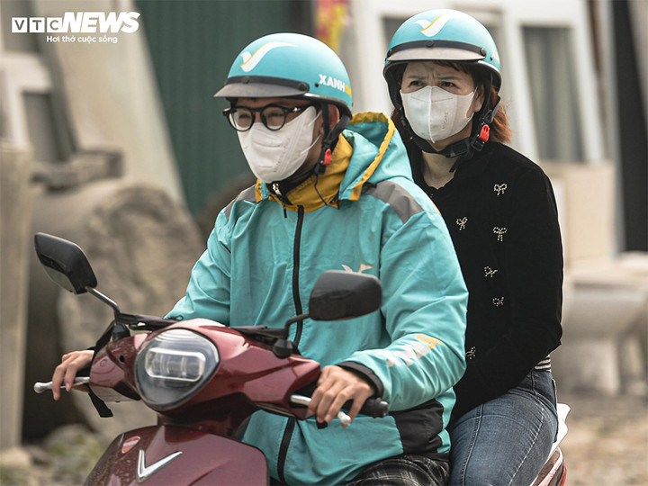 Với khẩu trang dùng một lần, bạn không nên tái sử dụng. (Ảnh: Viên Minh)