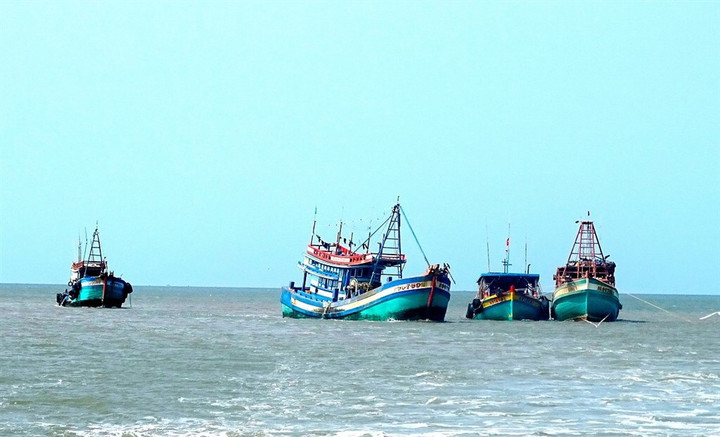 Η κυβέρνηση και οι τοπικές αρχές είναι αποφασισμένες να καταργήσουν την «κίτρινη κάρτα» της ΠΛΑ αλιείας έως το 2025.