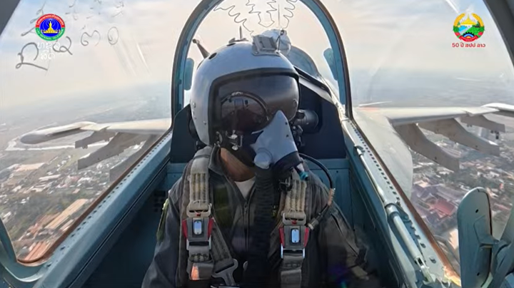 Mãn nhãn màn trình diễn của không quân Lào trong lễ kỷ niệm Quốc khánh