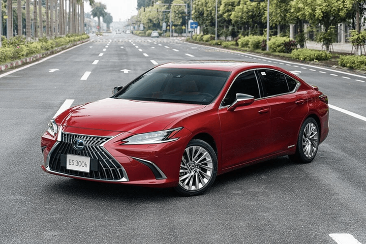 Lexus ES 300h là mẫu sedan hạng sang cỡ trung nổi bật với thiết kế tinh tế. (Ảnh: Lexus IS)