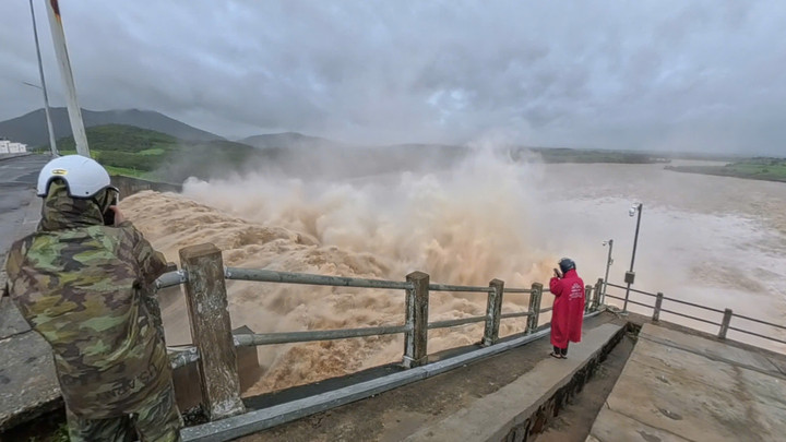 Sau đợt xả lũ. Theo nguồn tin từ công ty này, từ 1/12, Chủ tịch HĐQT Vũ Hữu Phúc sẽ tạm thời điều hành các hoạt động của Ban điều hành trong thời gian Tổng Giám đốc Nguyễn Đức Phú nghỉ phép và làm việc với cơ quan chức năng.