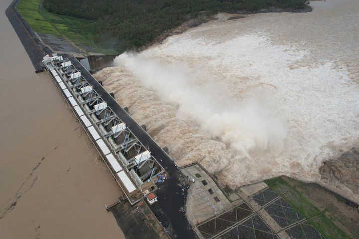 Nhà máy thủy điện Sông Ba Hạ (thuộc Công ty CP Thủy điện Sông Ba Hạ) nằm trên Sông Ba thuộc địa phận xã Đức Bình, xã Suối Trai (tỉnh Đắk Lắk). Lưu vực Sông Ba tính đến tuyến công trình là 11.115km², chiếm 79,4% toàn bộ lưu vực của sông. Vùng hồ của dự án có diện tích rộng 54,66km².