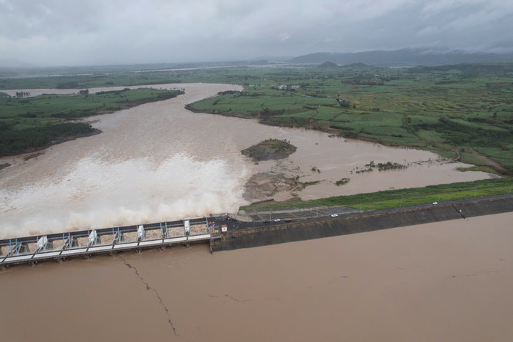 Nhà máy thủy điện này cung cấp cho hệ thống điện quốc gia với công suất 220MW, công suất đảm bảo 33,3MW, điện lượng trung bình nhiều năm 825 triệu kWh. Ngoài ra công trình còn tham gia hạn chế lũ và tạo nguồn nước cho hạ lưu. Hồ chứa của thủy điện nằm phía hạ lưu các công trình lớn như Sông Hinh, Ayun Hạ và Krông H’Năng. Với vị trí này, sông Ba Hạ được xem như “cửa ngõ cuối cùng” trước khi dòng nước đổ về khu vực hạ du đông dân của tỉnh Phú Yên (trước đây).