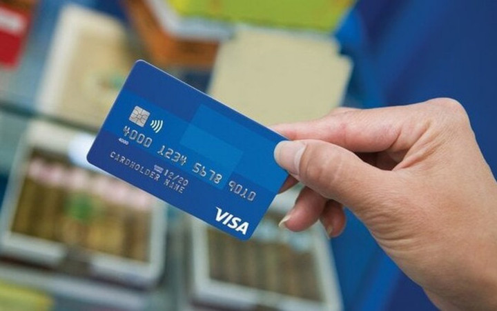 Thu phí tài khoản số dư thấp, ngân hàng dễ mất khách tiềm năng trong tương lai.