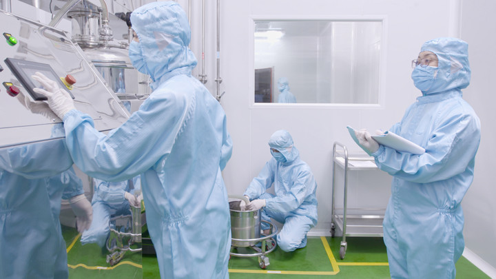 Dây chuyền sản xuất tại nhà máy STARMED đạt tiêu chuẩn ISO 13485, với quy trình kiểm soát chất lượng áp dụng cho trang thiết bị y tế dành cho trẻ nhỏ.