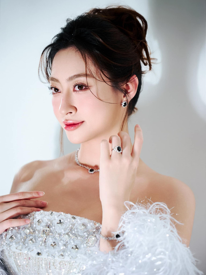 Lương Thùy Linh được đánh giá là nàng hậu nổi bật nhất hiện nay.