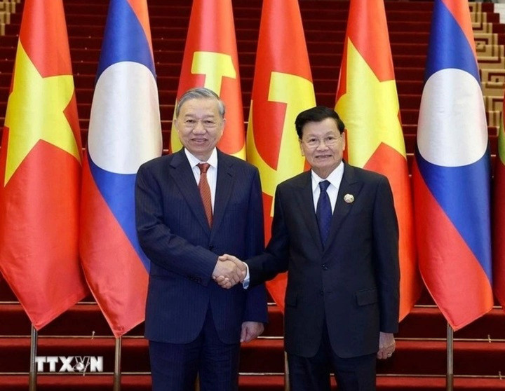 Tổng Bí thư Tô Lâm và Tổng Bí thư, Chủ tịch nước Lào Thongloun Sisoulith. (Ảnh: TTXVN)