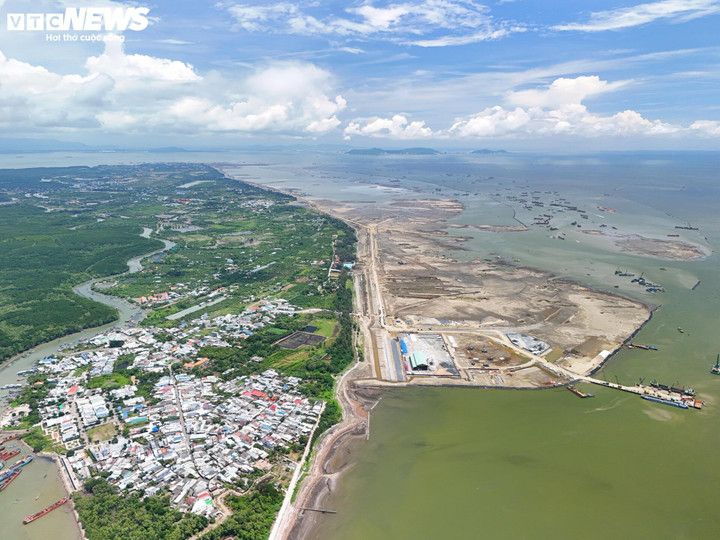 Can Gio é um polo de atração para investidores, com o projeto de turismo urbano costeiro de Can Gio abrangendo uma área de 2.870 hectares e uma população de quase 230.000 pessoas. (Foto: Luong Y)