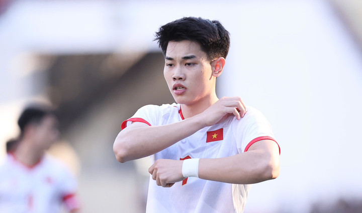 Đình Bắc ghi bàn.