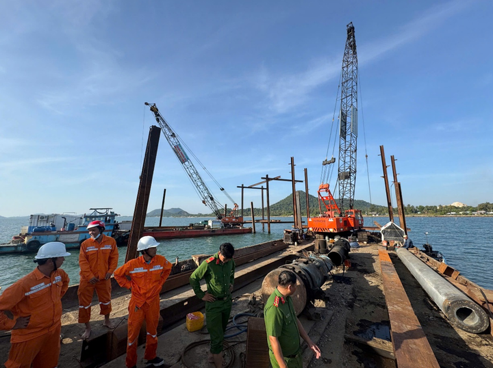 Khẩn trương cấp điện cho khách hàng sau sự cố cáp ngầm Phú Quốc - 5