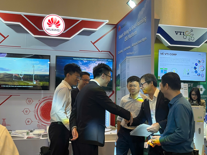 Huawei Việt Nam – góp phần thúc đẩy chuyển đổi số và năng lượng sạch.