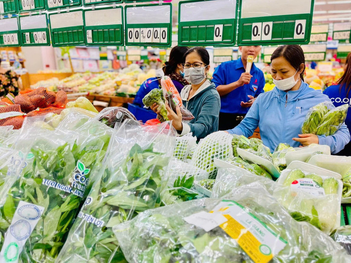 Kể từ kỳ tính thuế năm 2026, mức giảm trừ gia cảnh cho người nộp thuế nâng lên là 15,5 triệu đồng/tháng và cho mỗi người phụ thuộc là 6,2 triệu đồng/tháng.