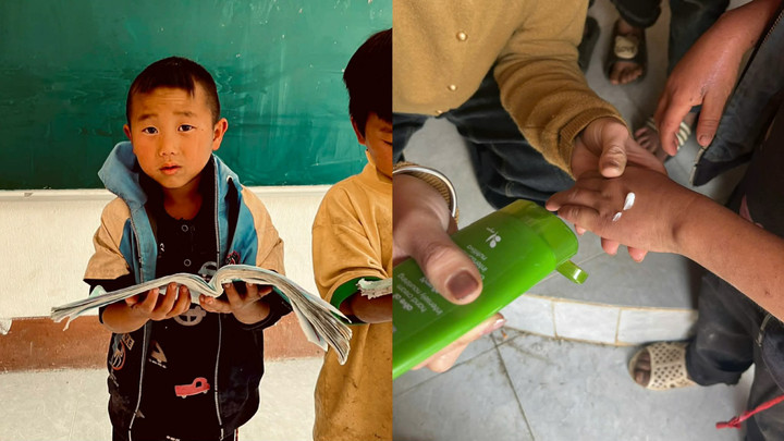 Cô giáo Nhung chăm chút và bôi kem dưỡng cho bàn tay nhỏ mà vất vả của em Dao (Ảnh chụp ngày 3/12).