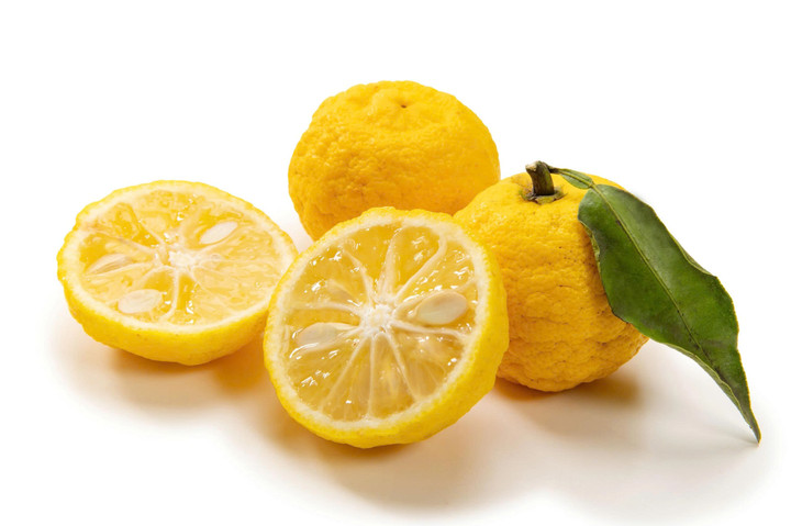Yuzu sở hữu vị chua khác biệt và mùi hương thanh tao.
