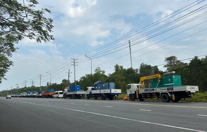 Ngành Điện huy động hàng chục máy phát điện từ các tỉnh/thành phố phía Nam “chi viện” cho Phú Quốc.