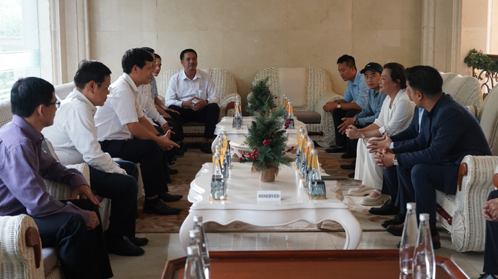 Đoàn công tác EVNSPC làm việc với Vinpearl Phú Quốc.