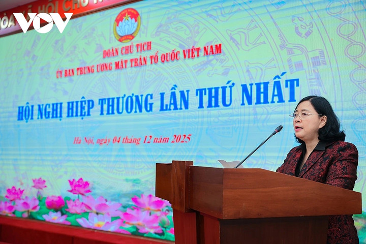 Chủ tịch Ủy ban Trung ương MTTQ Việt Nam Bùi Thị Minh Hoài phát biểu.