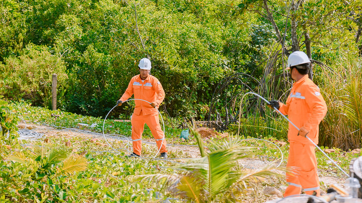 PC An Giang khẩn trương khắc phục sự cố để sớm cấp điện cho đặc khu Phú Quốc.