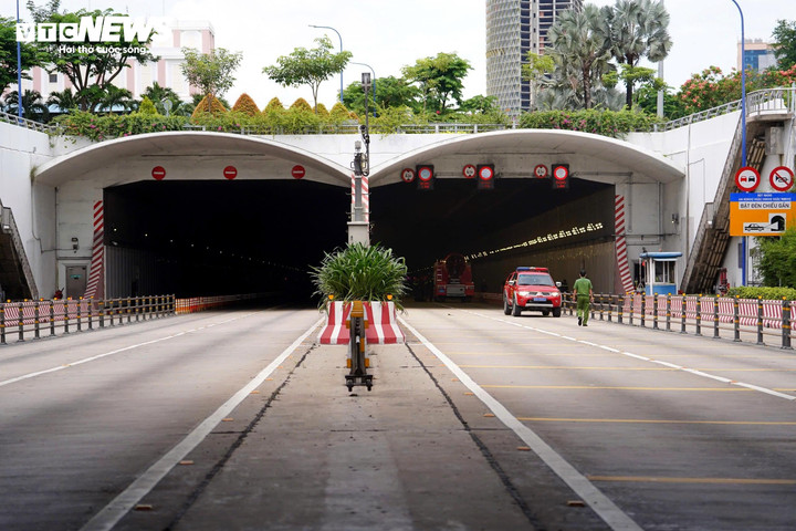 Cấm tất cả phương tiện lưu thông qua hầm từ 23h ngày 19/12 đến 4h ngày 20/12/2025.