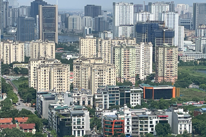 Cơ quan chức năng cần có câu trả lời cho người dân về việc giá nhà quá cao. (Ảnh: Minh Đức).