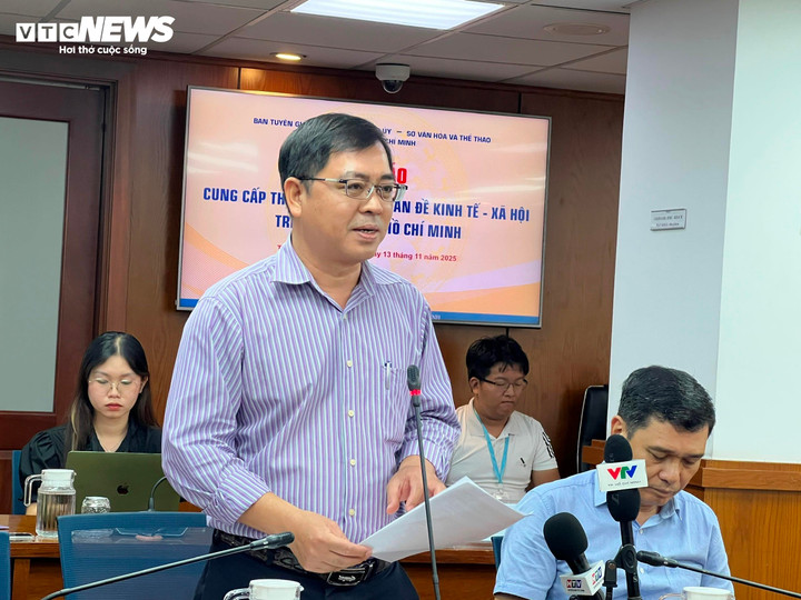 Ông Tống Viết Thành - Phó phòng quản lý chất thải rắn, Sở Nông nghiệp và Môi trường TP.HCM thông tin tại buổi họp báo.