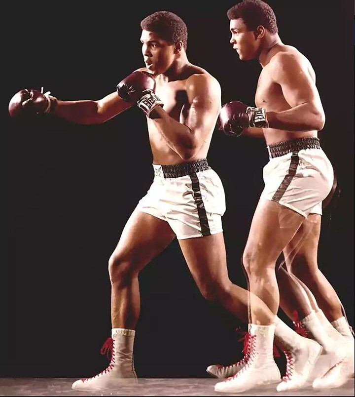 Muhammad Ali thể hiện kỹ năng "Ali Shuffle" của mình