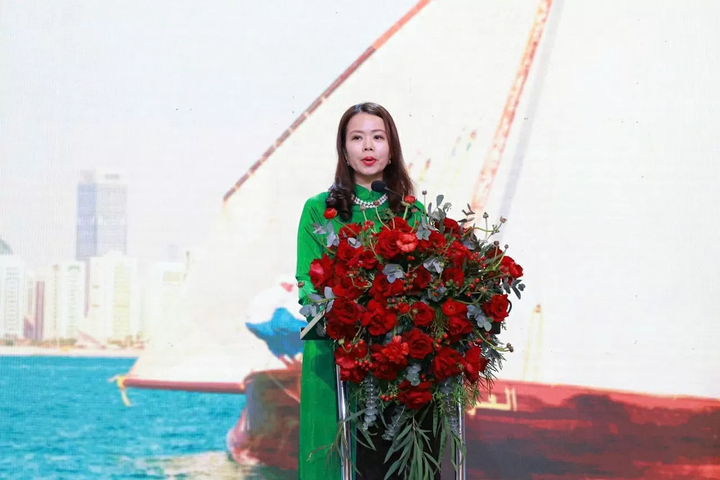 Im Namen der Regierung und des Volkes von Vietnam übermittelte der stellvertretende Außenminister Nguyen Minh Hang den Vereinigten Arabischen Emiraten seine herzlichsten Glückwünsche zum 54. Nationalfeiertag. (Quelle: Botschaft der Vereinigten Arabischen Emirate in Vietnam)