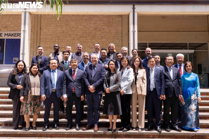 Egy magas szintű vietnami minisztériumközi küldöttség vett részt az eseményen.