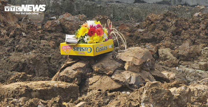 Khu vực nghi có mộ ở bên dưới.