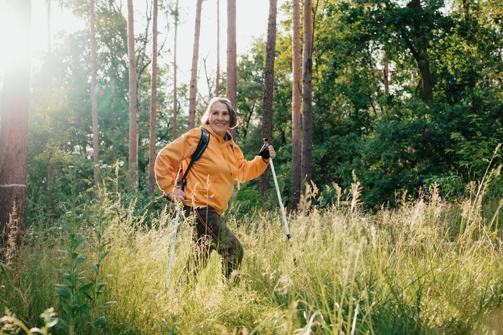 Đi bộ thường xuyên giúp bạn sống thọ hơn (Ảnh: Getty)