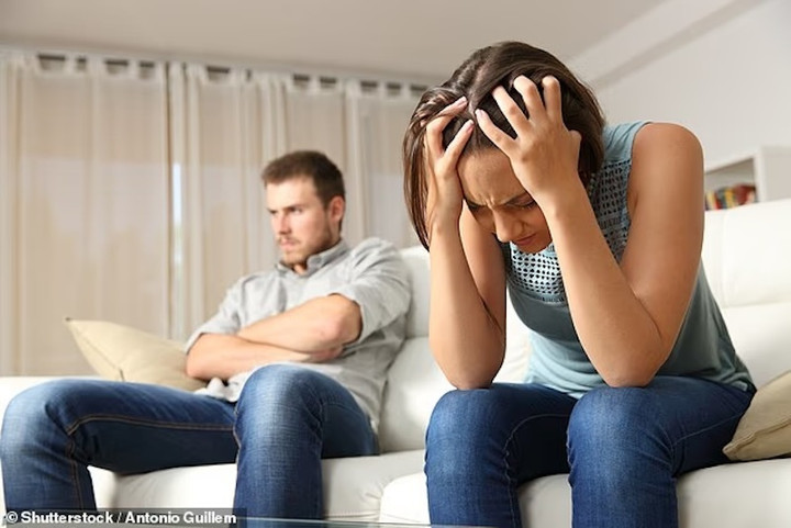 Nhiều cặp đôi “chia tay” về mặt cảm xúc từ rất lâu trước khi chính thức rời bỏ nhau.