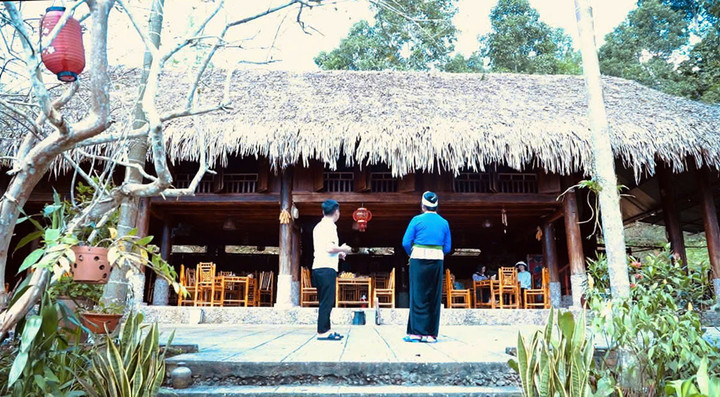 Đồng bào Mường ở bản Dù (Vườn quốc gia Xuân Sơn) vẫn lưu giữ được nhiều giá trị truyền thống từ kiến trúc đến trang phục để giới thiệu với du khách.