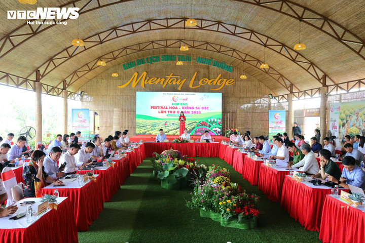 Quang cảnh tại buổi họp báo.