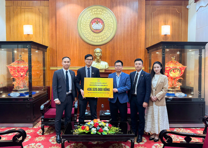 Chiều 04/12, đại diện Chicilon Digital Media đã trao tặng số tiền quyên góp nói trên cho MTTQ Việt Nam.